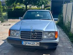 Blau Gebraucht 1991 Mercedes E260 Limousine | 8.000 €