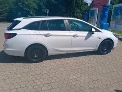 Weiß Gebraucht 2017 Opel Astra Kombi | 6.500 €