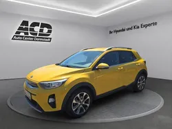 Floridagelb (metallic) Gebraucht 2018 Kia Stonic Spirit SUV | 14.470 € (Fairer Preis)
