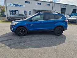 Blau Gebraucht 2017 Ford Escape SUV | 12.000 €
