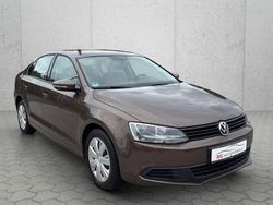 Braun Gebraucht 2011 VW Jetta Trendline Limousine | 5.990 € (Guter Preis)