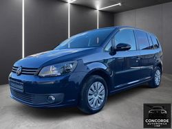 Blau Gebraucht 2015 VW Touran Trendline Van / Kleinbus | 7.390 € (Guter Preis)