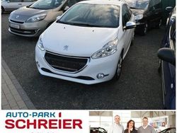 Weiß Gebraucht 2013 Peugeot 208 Style Kleinwagen | 8.491 € (Fairer Preis)