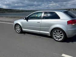 Silber Gebraucht 2004 Audi A3 Kleinwagen | 2.000 €