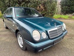 Grün Gebraucht 1996 Mercedes E200 Limousine | 3.800 €