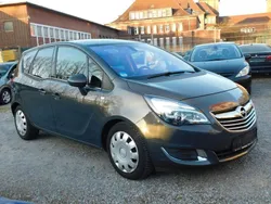 Grau Gebraucht 2017 Opel Meriva Innovation Van / Kleinbus | 7.999 € (Guter Preis)