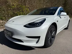 Weiß Gebraucht 2020 Tesla Model 3 Standard Range Limousine | 18.135 € (Guter Preis)
