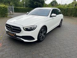 Weiß Gebraucht 2022 Mercedes E220 Kombi | 27.900 € (Fairer Preis)