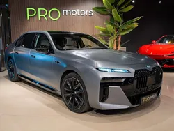 Grau Gebraucht 2023 BMW M760e Limousine | 119.000 € (Guter Preis)