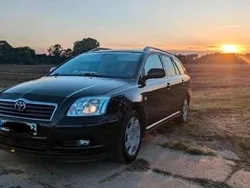 Schwarz Gebraucht 2005 Toyota Avensis Kombi | 2.650 € (Fairer Preis)
