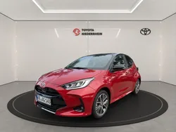 Rot Gebraucht 2024 Toyota Yaris Hybrid Plus Limousine | 26.888 € (Fairer Preis)