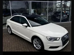 Weiß Gebraucht 2014 Audi A3 Sportback Ambiente Limousine | 17.200 € (Fairer Preis)