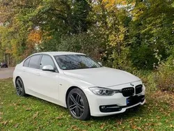 Weiß Gebraucht 2013 BMW 320 Sport Line Limousine | 12.500 € (Fairer Preis)