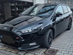 Schwarz Gebraucht 2018 Ford Focus ST Kombi | 18.900 € (Fairer Preis)