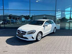 Weiß Gebraucht 2016 Mercedes A180 Style Limousine | 15.990 € (Etwas zu teuer)
