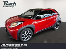 Chilli red / schwarz Gebraucht 2025 Toyota Aygo Play Kleinwagen | 20.120 € (Teuer)