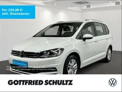 Weiß (pure white) Gebraucht 2024 VW Touran Comfortline Van / Kleinbus | 29.210 € (Guter Preis)