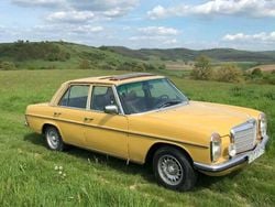 Gelb Gebraucht 1975 Mercedes 240 Limousine | 22.000 €