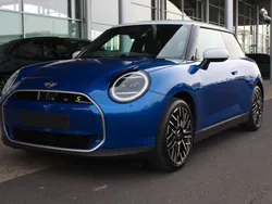 Blau Neu 2024 Mini Cooper SE Favoured Kleinwagen | 35.900 € (Teuer)