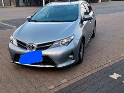 Silber Gebraucht 2015 Toyota Auris Touring Sports Kombi | 11.000 €