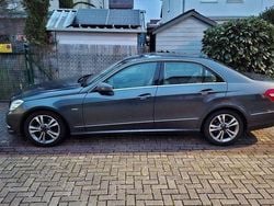 Grau Gebraucht 2010 Mercedes E220 Avantgarde Limousine | 9.300 € (Fairer Preis)