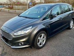 Grau Gebraucht 2018 Ford S-MAX Titanium Van / Kleinbus | 17.400 € (Teuer)