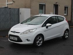 Weiß Gebraucht 2010 Ford Fiesta Titanium Limousine | 4.550 €