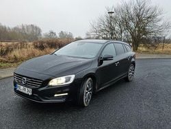 Schwarz Gebraucht 2017 Volvo V60 Linje Svart Kombi | 9.500 € (Fairer Preis)