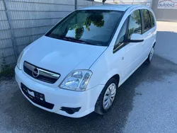 Weiß Gebraucht 2009 Opel Meriva Van / Kleinbus | 2.200 € (Fairer Preis)
