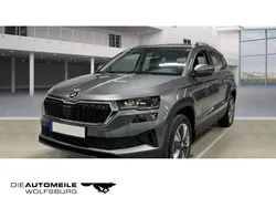 Graphitegrau metallic (metallic) Gebraucht 2024 Skoda Karoq Style SUV | 31.690 € (Guter Preis)