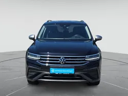 Deep black perleffekt Gebraucht 2023 VW Tiguan Allspace Life SUV | 33.879 € (Fairer Preis)