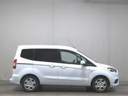 Weiss Gebraucht 2020 Ford Tourneo Courier Trend Van / Kleinbus | 10.680 € (Guter Preis)