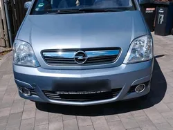 Grau Gebraucht 2006 Opel Meriva Van / Kleinbus | 3.500 € (Teuer)