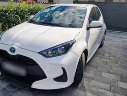 Weiß Gebraucht 2022 Toyota Yaris Hybrid Business Edition Kleinwagen | 17.000 € (Superpreis)