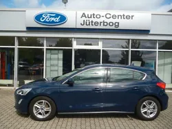 Blau Gebraucht 2018 Ford Focus Cool & Connect Limousine | 13.890 € (Fairer Preis)