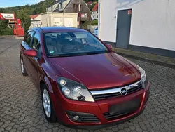 Rot Gebraucht 2006 Opel Astra Kleinwagen | 3.799 € (Etwas zu teuer)