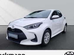 Weiss Gebraucht 2022 Toyota Yaris Comfort Limousine | 14.690 € (Fairer Preis)