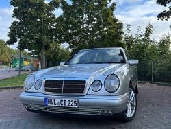 Silber Gebraucht 1997 Mercedes E200 Classic Limousine | 1.999 € (Guter Preis)