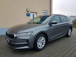 Graphite grau metallic Neu 2024 Skoda Octavia Selection Kombi | 32.990 € (Fairer Preis)