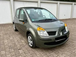 Grau Gebraucht 2004 Renault Modus Van / Kleinbus | 1.500 € (Fairer Preis)