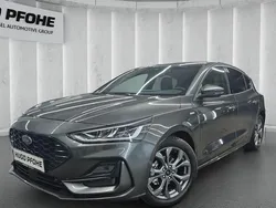 Grau Gebraucht 2023 Ford Focus ST-Line Limousine | 23.350 € (Guter Preis)