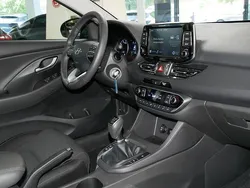 Dark knight / mic Gebraucht 2022 Hyundai i30 Trend Limousine | 12.480 € (Guter Preis)