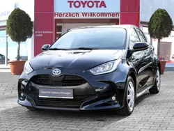 Schwarz Gebraucht 2021 Toyota Yaris Hybrid Team Limousine | 15.990 € (Fairer Preis)