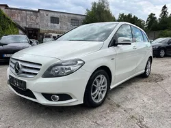 Weiß Gebraucht 2011 Mercedes B180 Van / Kleinbus | 4.990 € (Guter Preis)