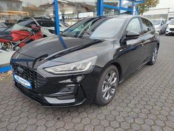 Schwarz Gebraucht 2024 Ford Focus ST-Line Limousine | 23.990 € (Fairer Preis)