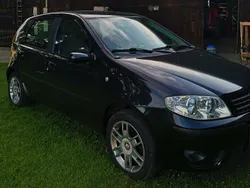 Schwarz Gebraucht 2004 VW Golf IV Kleinwagen | 1.350 €