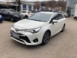 Weiß Gebraucht 2018 Toyota Avensis Edition-S Kombi | 18.000 € (Teuer)