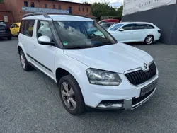 Weiß Gebraucht 2016 Skoda Yeti Outdoor SUV | 9.999 €