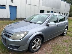 Silber Gebraucht 2004 Opel Astra Enjoy Limousine | 2.490 € (Teuer)