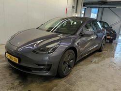 Grau Gebraucht 2021 Tesla Model 3 Standard Range Limousine | 23.400 € (Fairer Preis)